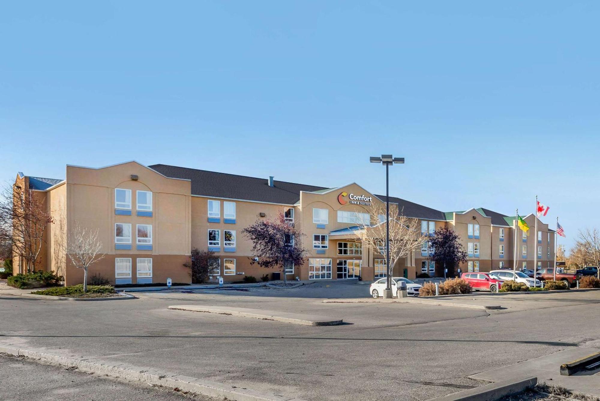 Comfort Inn & Suites Moose Jaw Exteriör bild